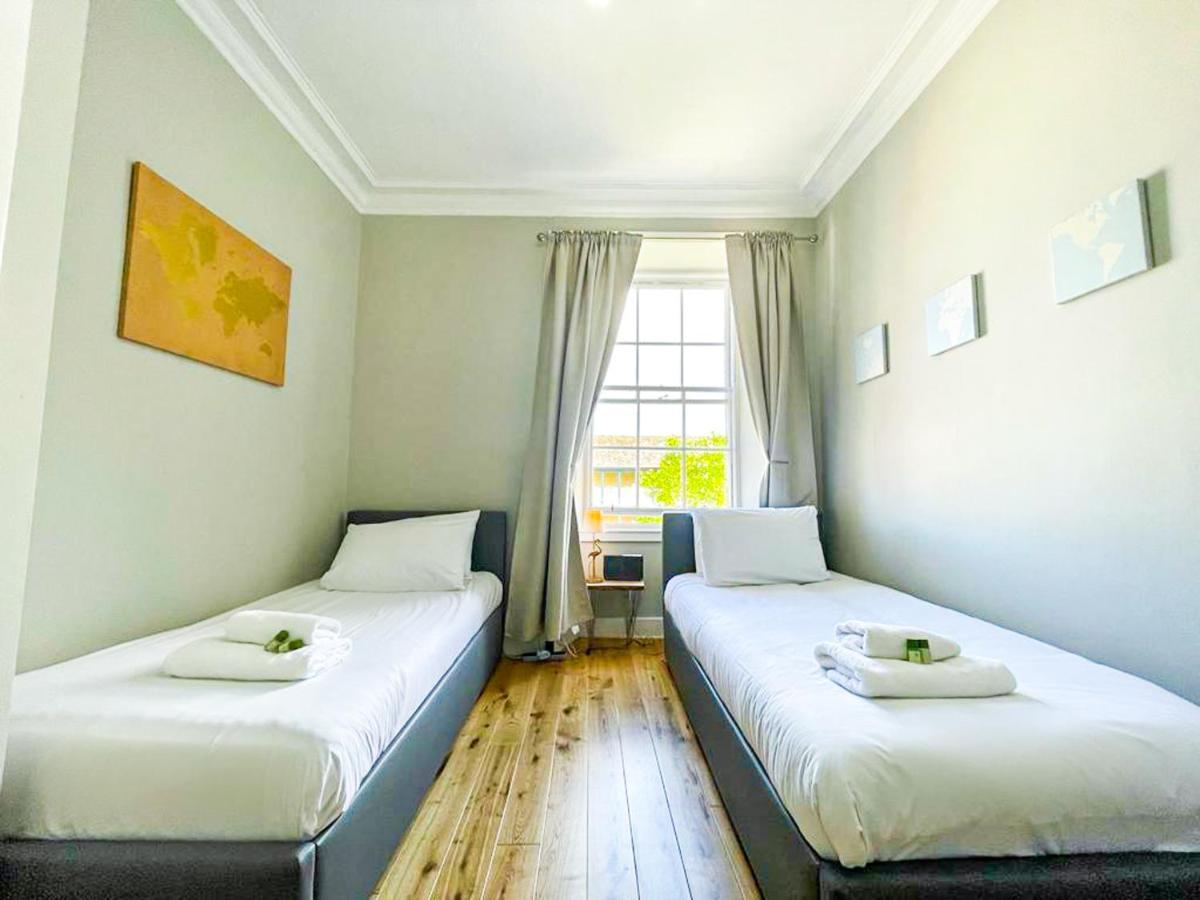 Charming 3 Bed Apartment In Old Town Edinburg Exteriör bild