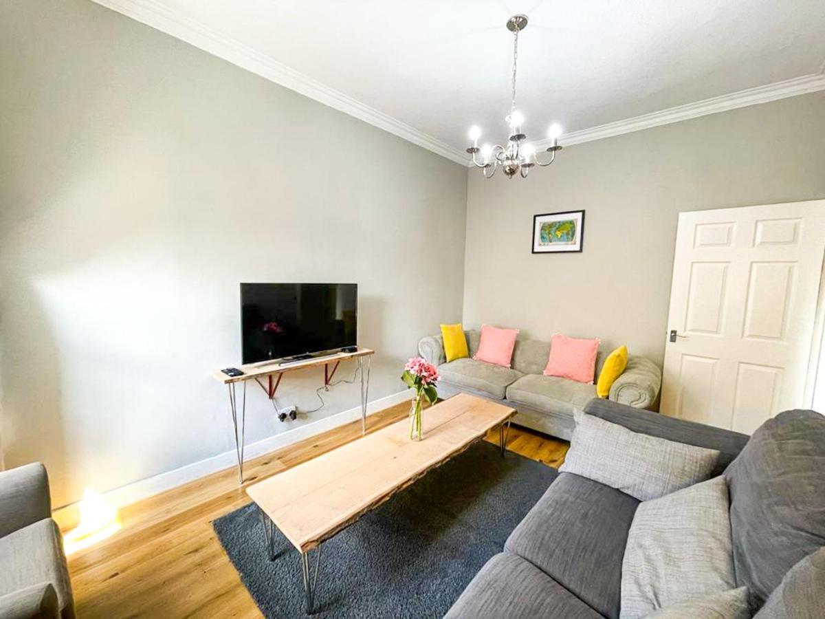 Charming 3 Bed Apartment In Old Town Edinburg Exteriör bild