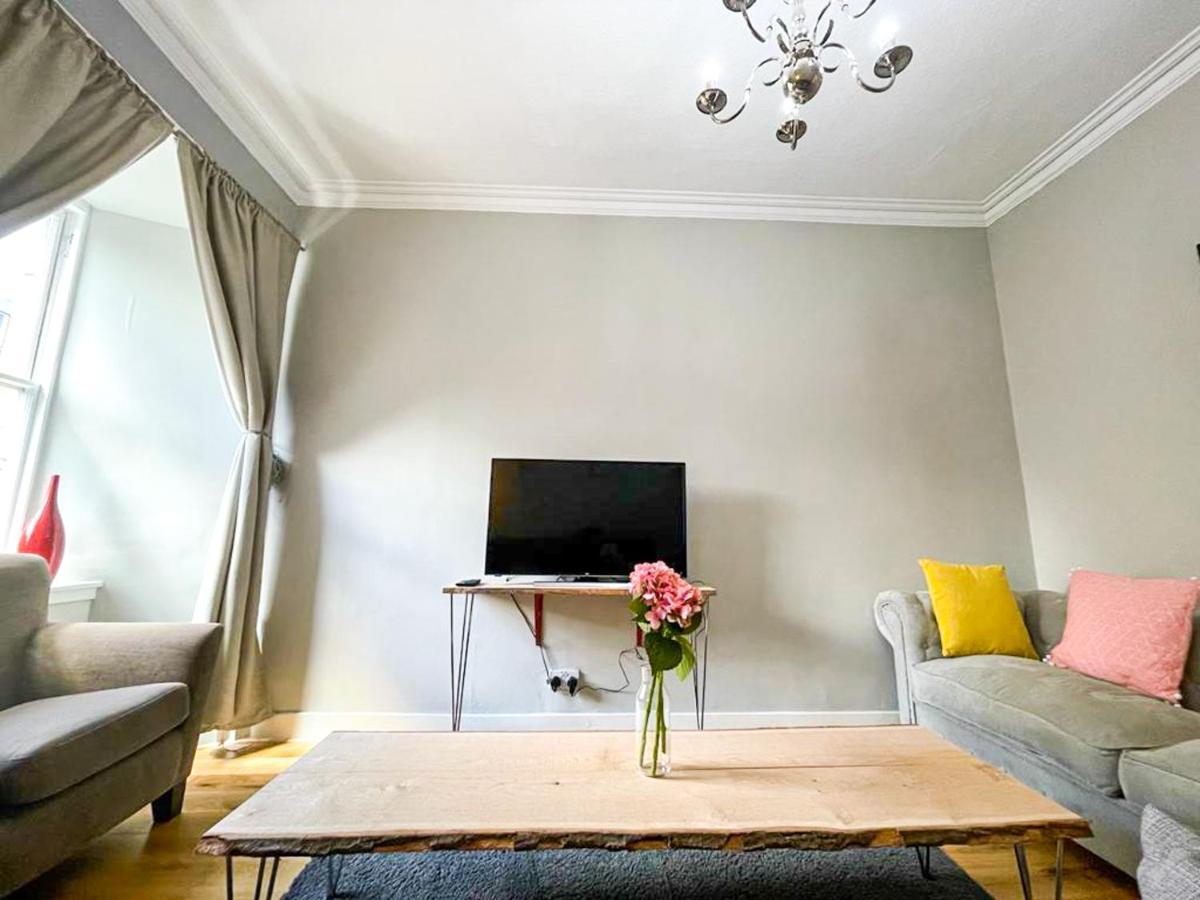 Charming 3 Bed Apartment In Old Town Edinburg Exteriör bild