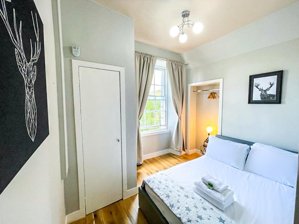 Charming 3 Bed Apartment In Old Town Edinburg Exteriör bild