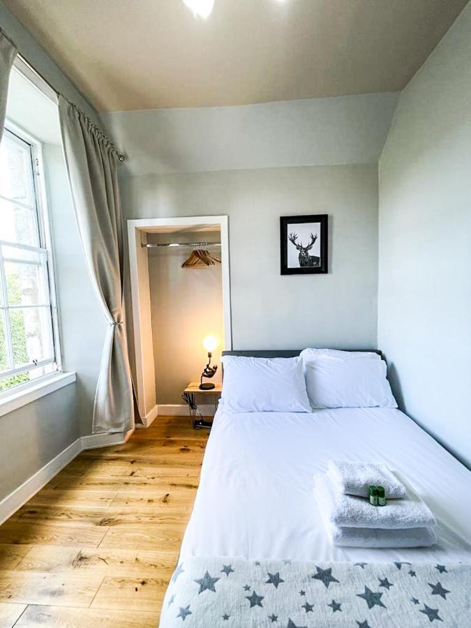 Charming 3 Bed Apartment In Old Town Edinburg Exteriör bild