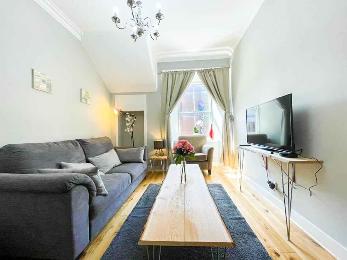 Charming 3 Bed Apartment In Old Town Edinburg Exteriör bild